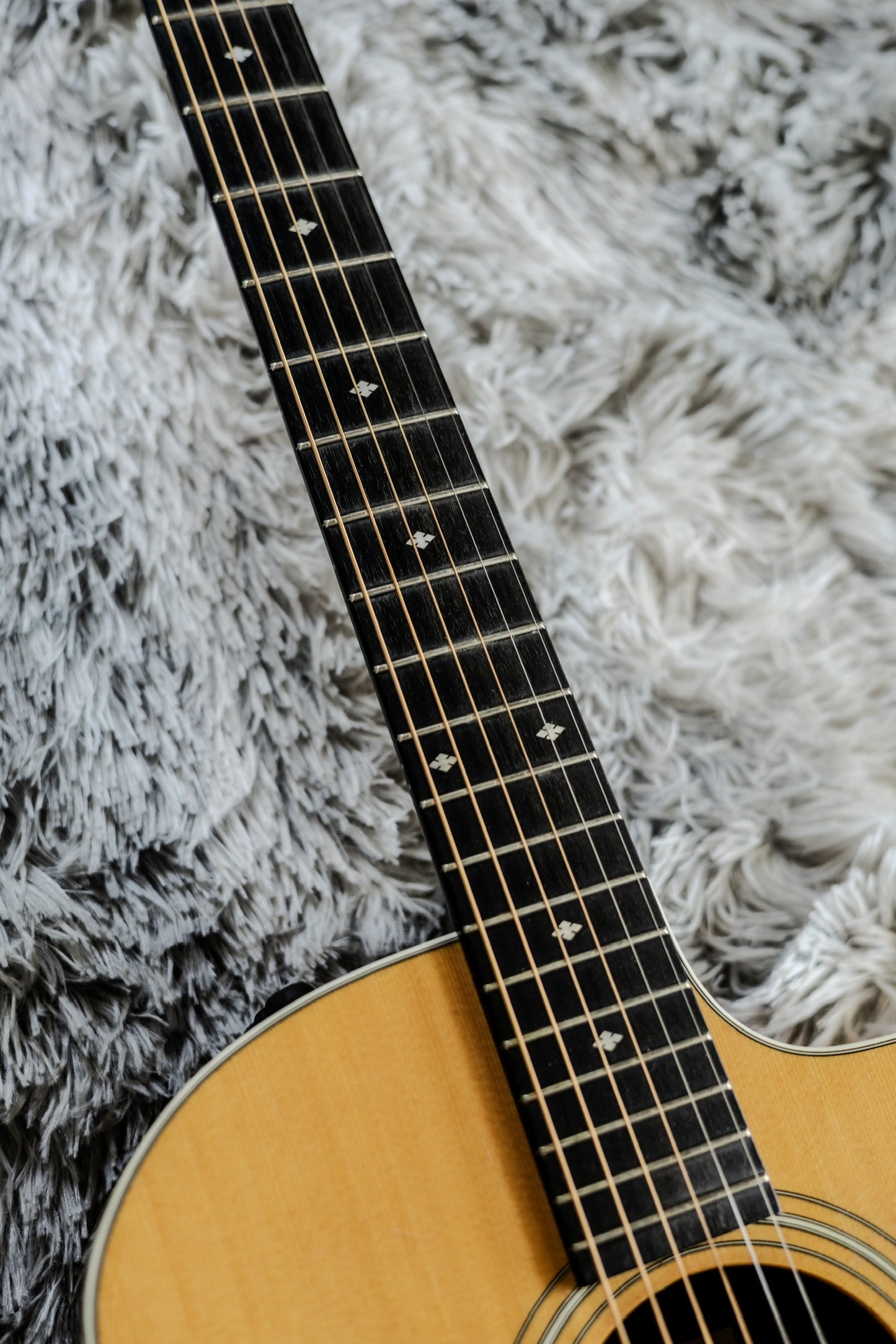 Taylor 214ce DLX with ES2 Electronics 2014 - Present - Natural