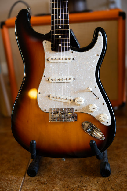 Fender Standard Stratocaster with Maple Fretboard 1998 - 2005 - Brown Sunburst