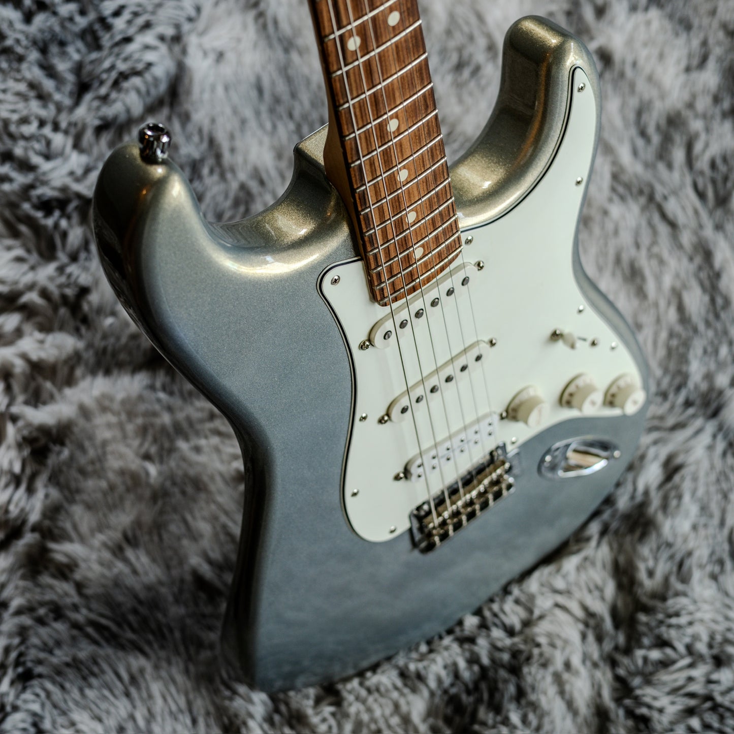 UPGRADED MINT Fender Player Stratocaster with Pau Ferro Fretboard 2018 - Present - Silver