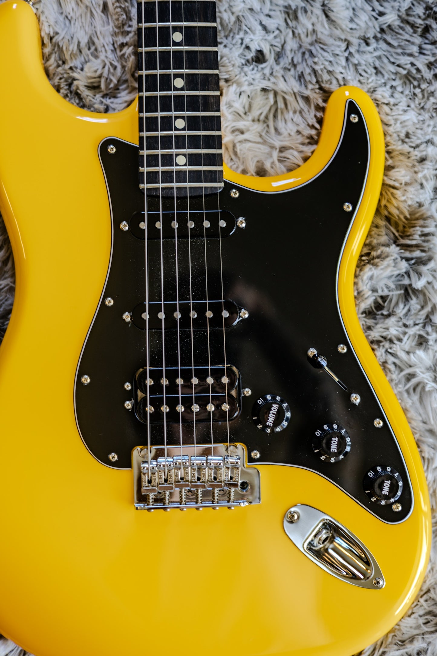 Fender Player Stratocaster HSS with Ebony Fretboard 2021 - Ferrari Yellow