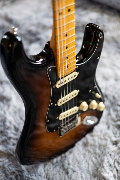 Fender American Ultra Luxe Stratocaster with Maple Fretboard 2021 - Present - 2-Color Sunburst
