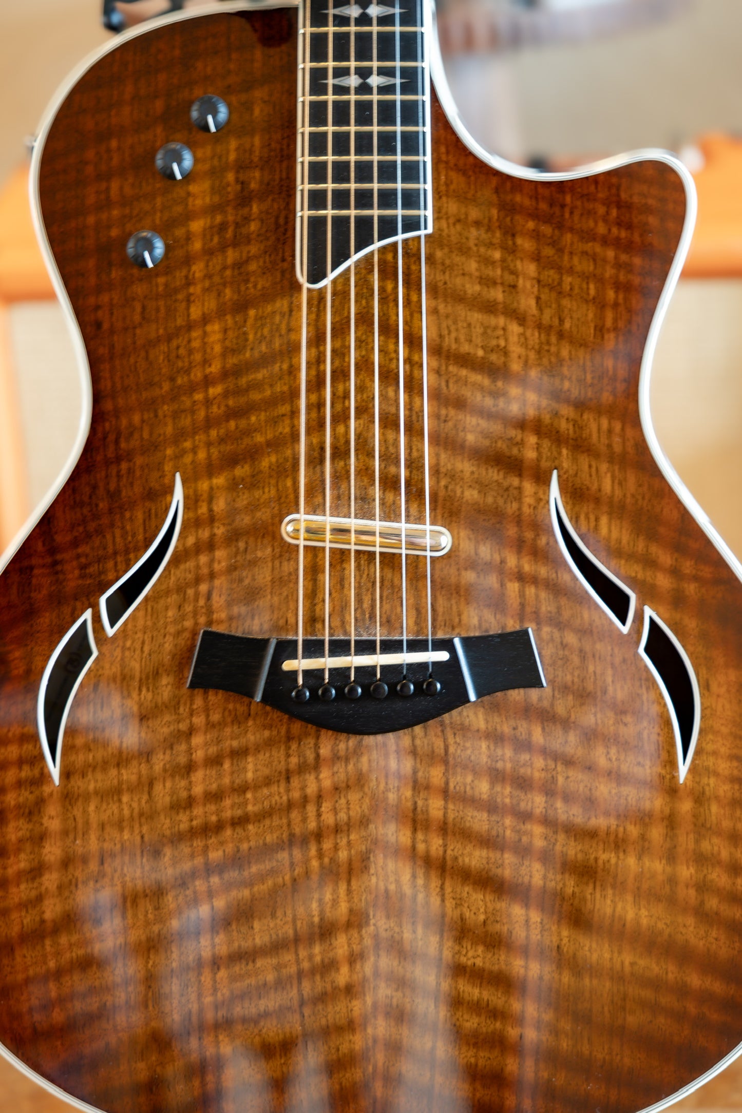 Taylor T5-C4 Custom Walnut 2005 - 2013 - Walnut Shaded Edgeburst