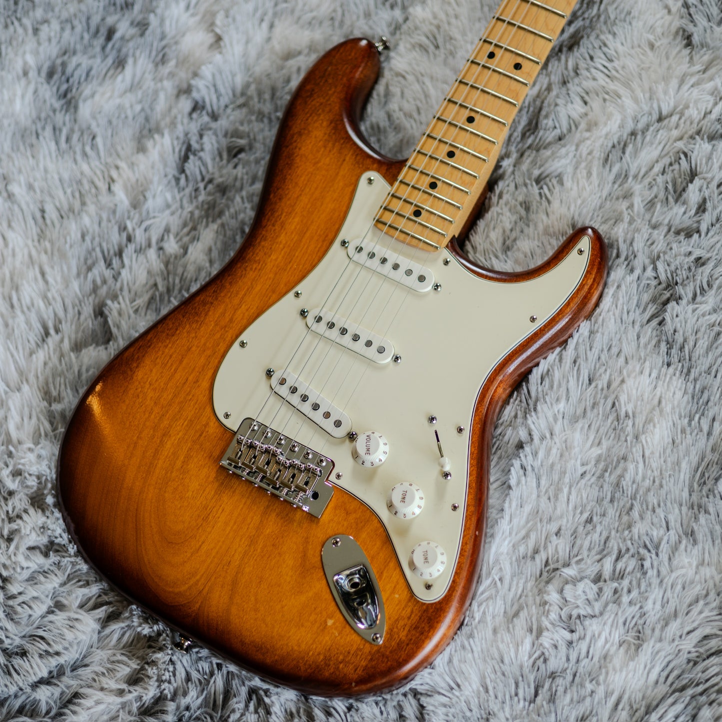 Fender USA Nitro Satin Series Stratocaster 2012 - 2014 - Honeyburst