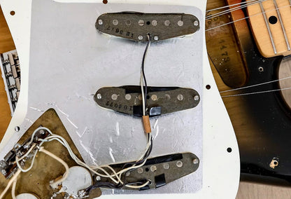 Fender Stratocaster with 3-Bolt Neck, Maple Fretboard 1971 - 1977 - Sunburst