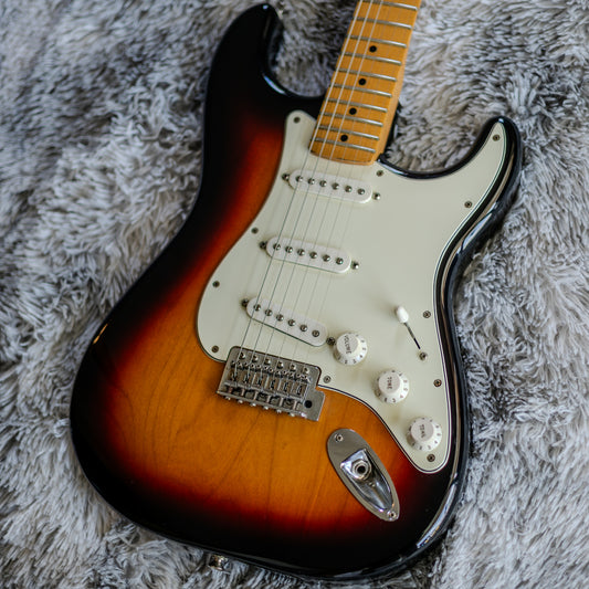 Fender Standard Stratocaster with Maple Fretboard 2006 - 2017 - Brown Sunburst
