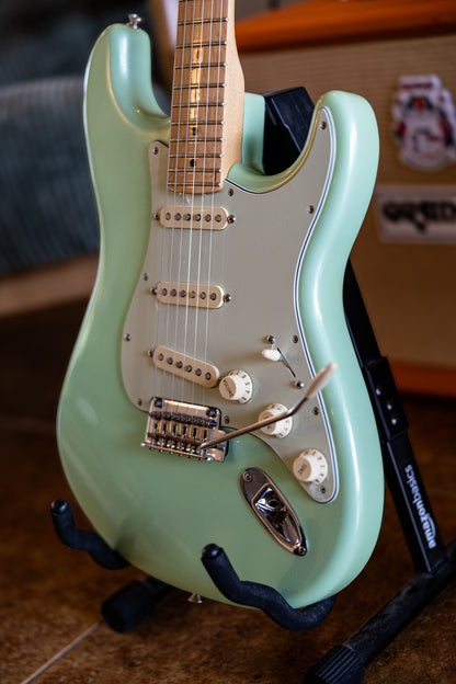 Fender Player Stratocaster with Maple Fretboard 2019 - 2021 - Surf Pearl limited edition
