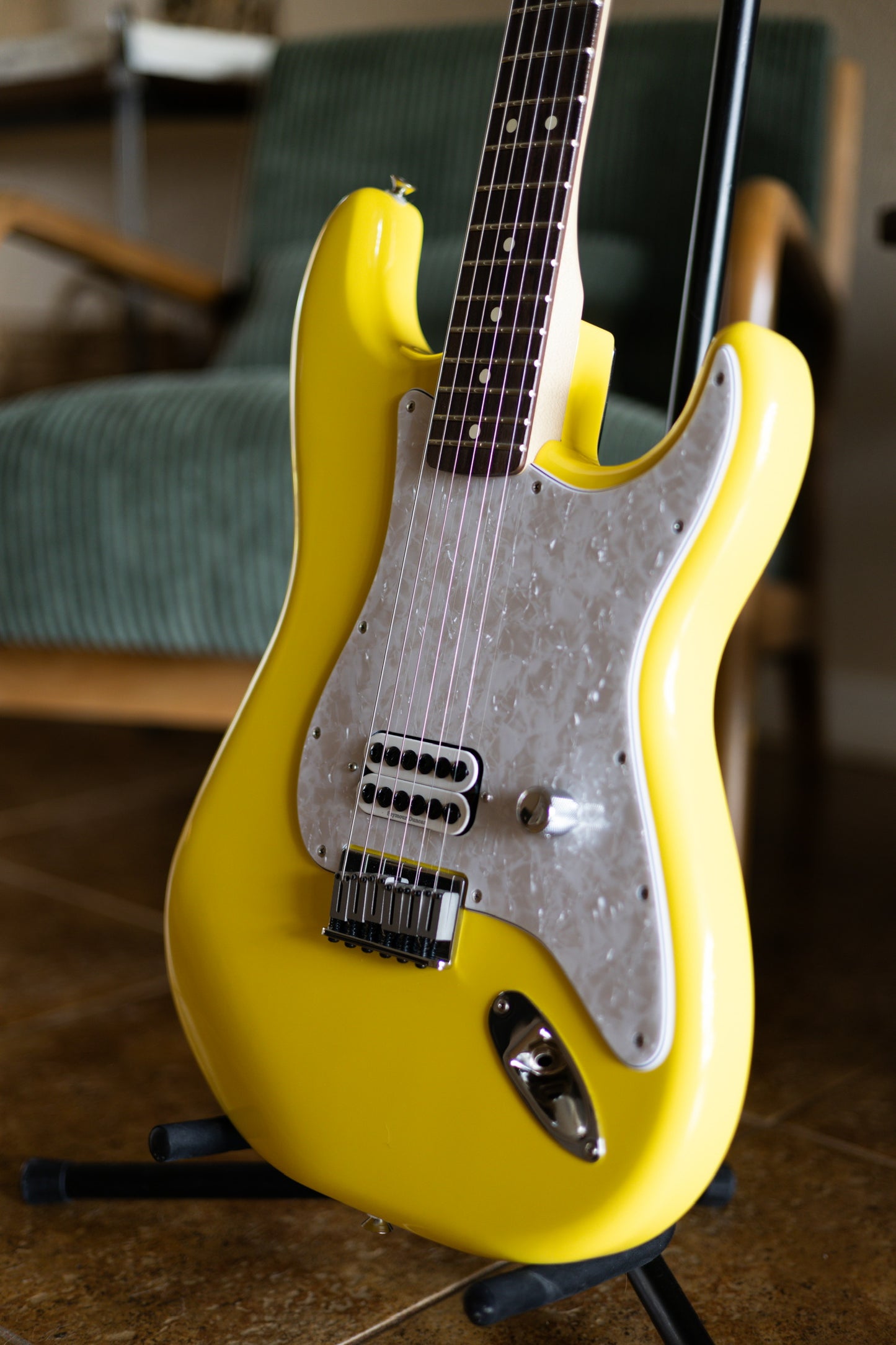 Fender Limited Edition Tom DeLonge Signature Stratocaster 2023 - Graffiti Yellow