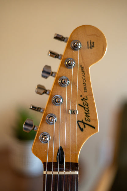 Fender Standard Stratocaster with Rosewood Fretboard 2009 - 2017 - Candy Apple Red