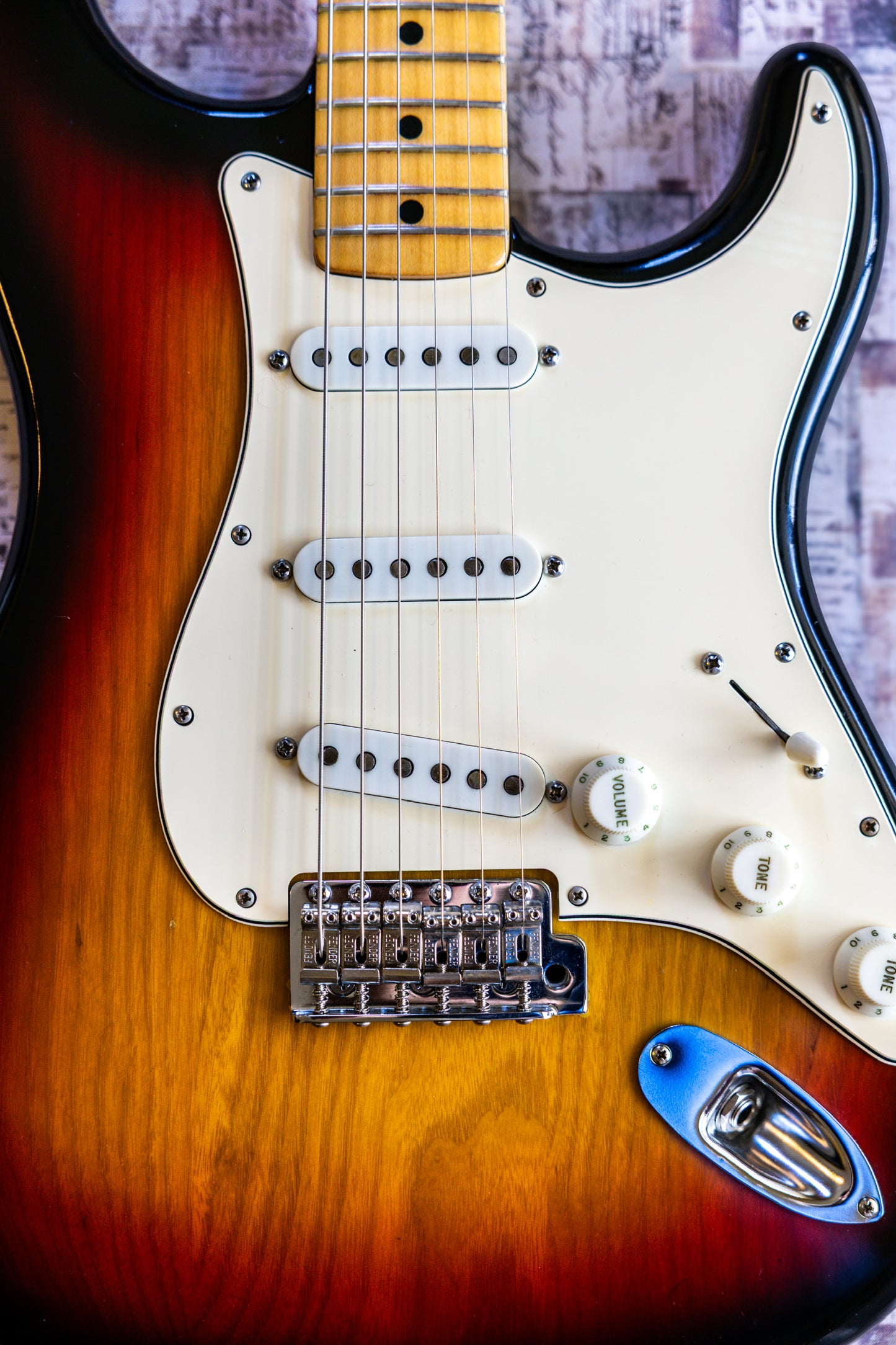 Fender Stratocaster with 3-Bolt Neck, Maple Fretboard 1971 - 1977 - Sunburst
