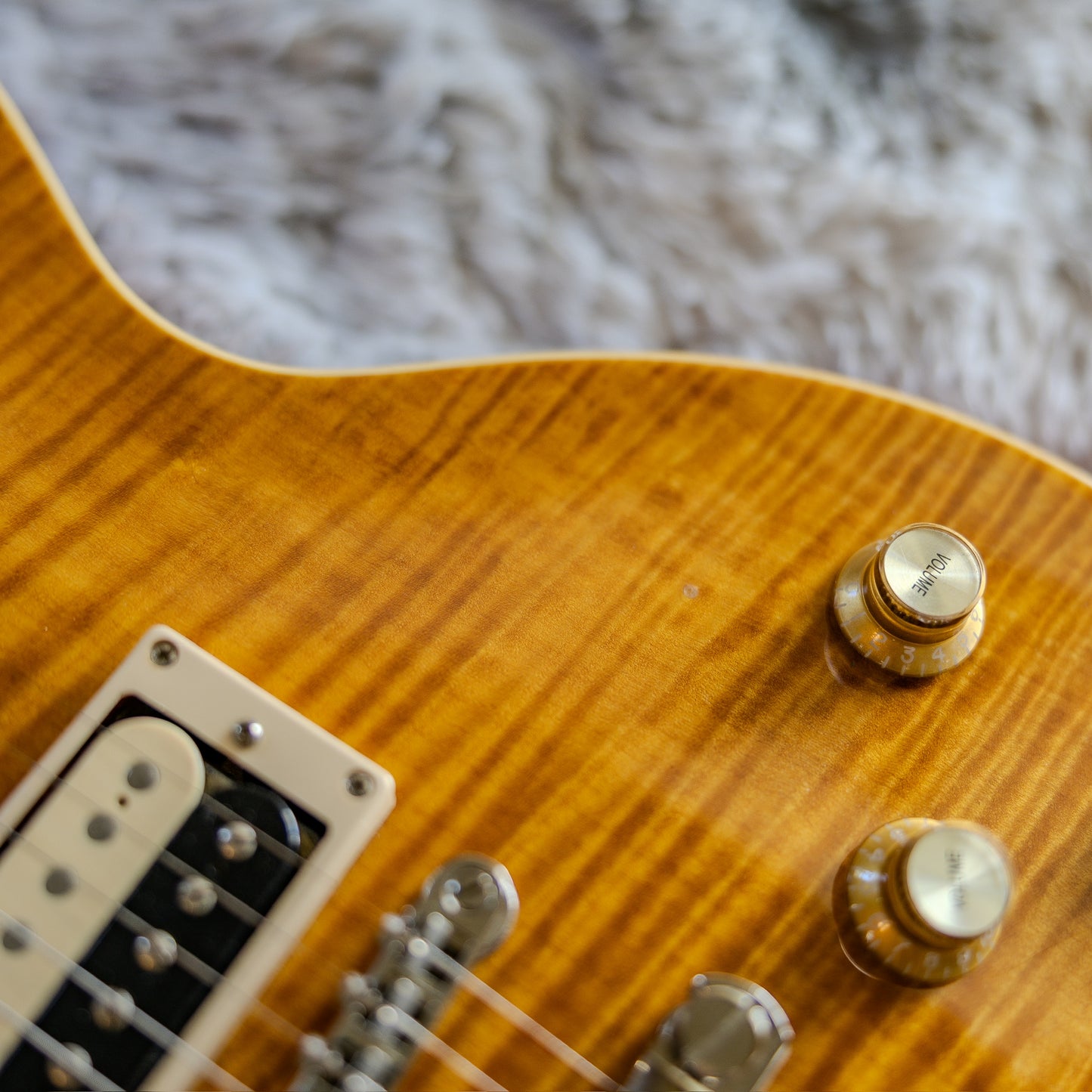 RARE Slash Limited Run Custom Shop Les Paul — AAA flame top, killer tone, clean shape.