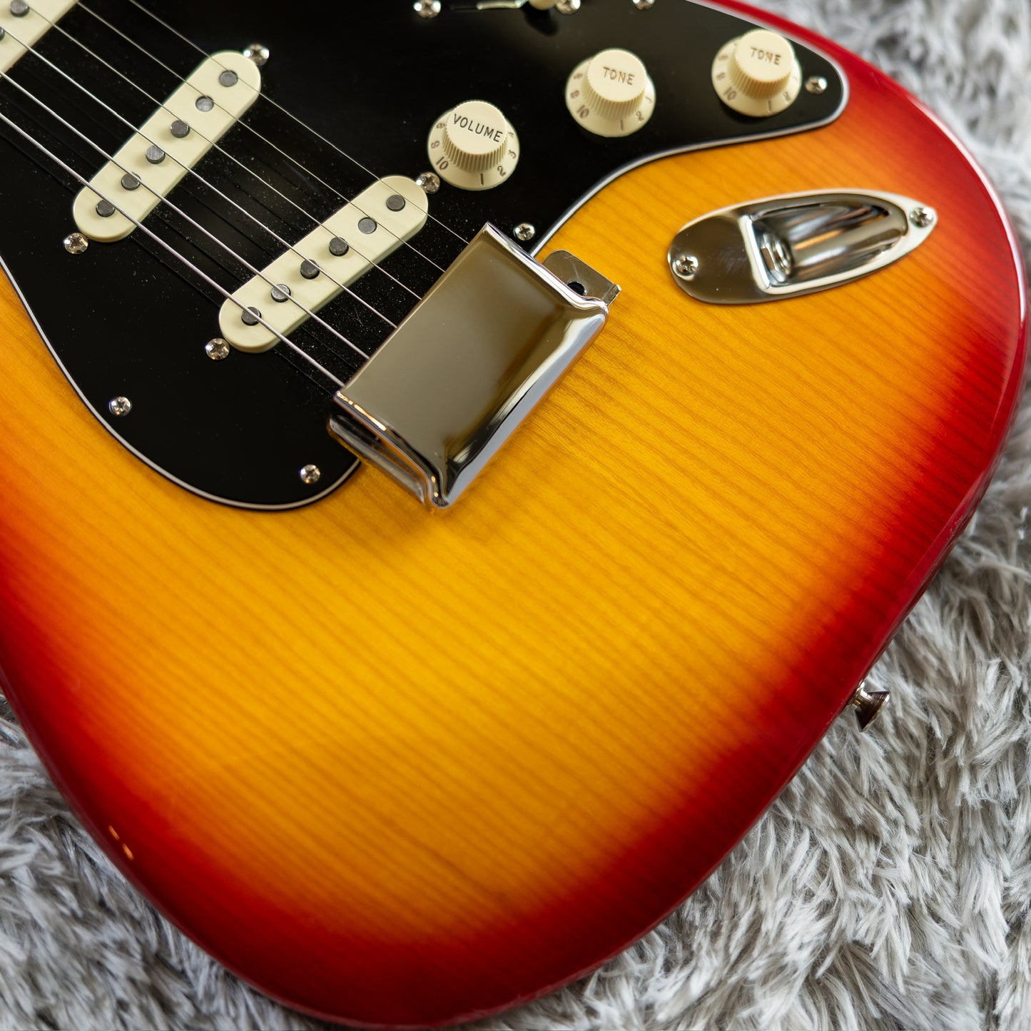 BEAUTIFUL Fender Rarities Series Flame Ash Top American Original '60s Stratocaster with Birdseye Maple Neck 2019 - Plasma Red Burst