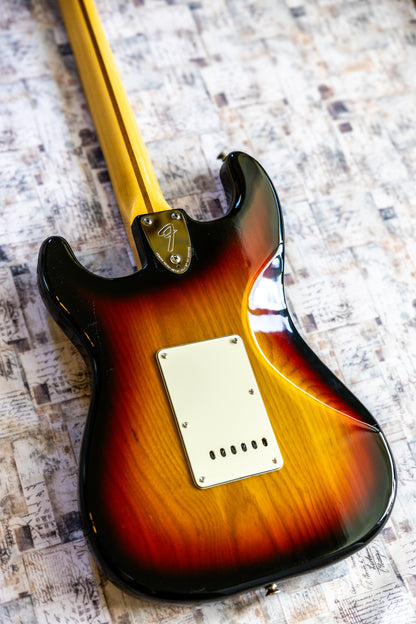 Fender Stratocaster with 3-Bolt Neck, Maple Fretboard 1971 - 1977 - Sunburst