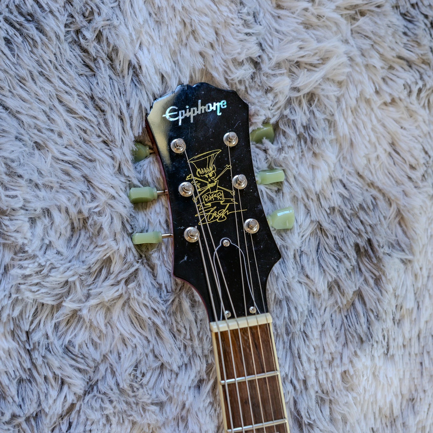 RARE Slash Limited Run Custom Shop Les Paul — AAA flame top, killer tone, clean shape.