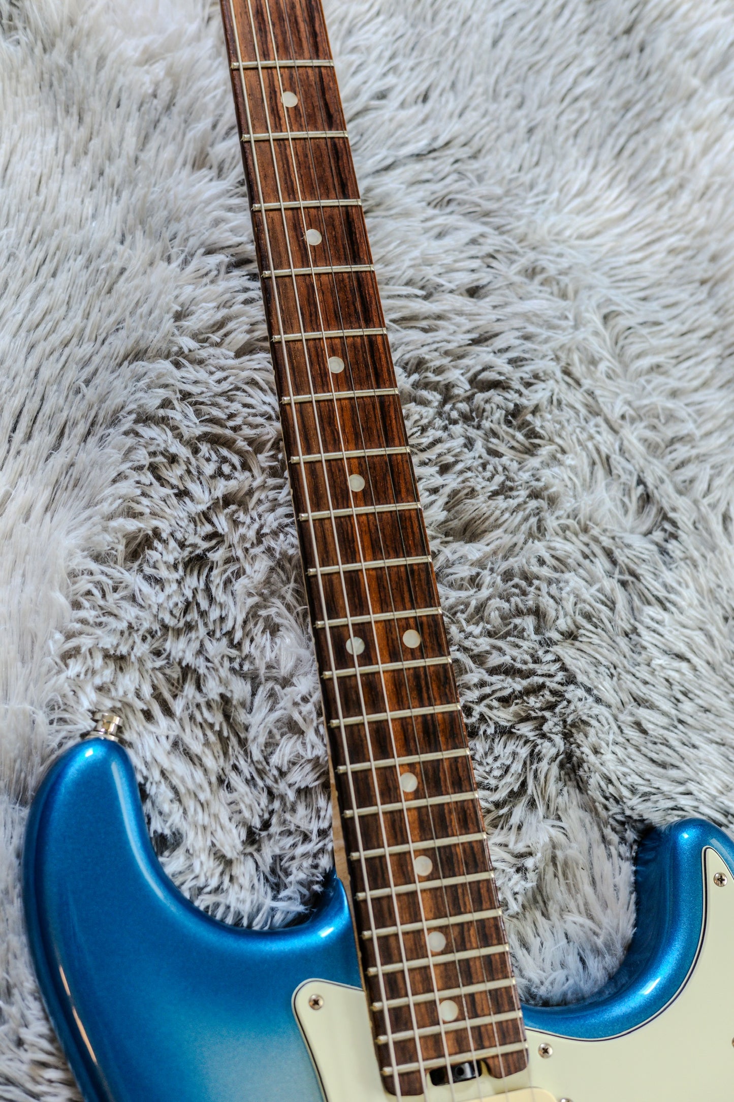 Fender American Elite Stratocaster with Rosewood Fretboard 2016 - 2019 - Sky Burst Metallic