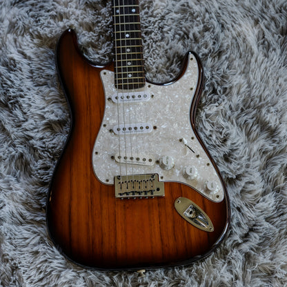 SUPER RARE Fender Special Edition Koa Stratocaster 2006 - 2008 - Antique Burst