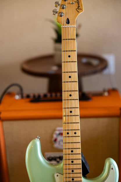 Fender Player Stratocaster with Maple Fretboard 2019 - 2021 - Surf Pearl