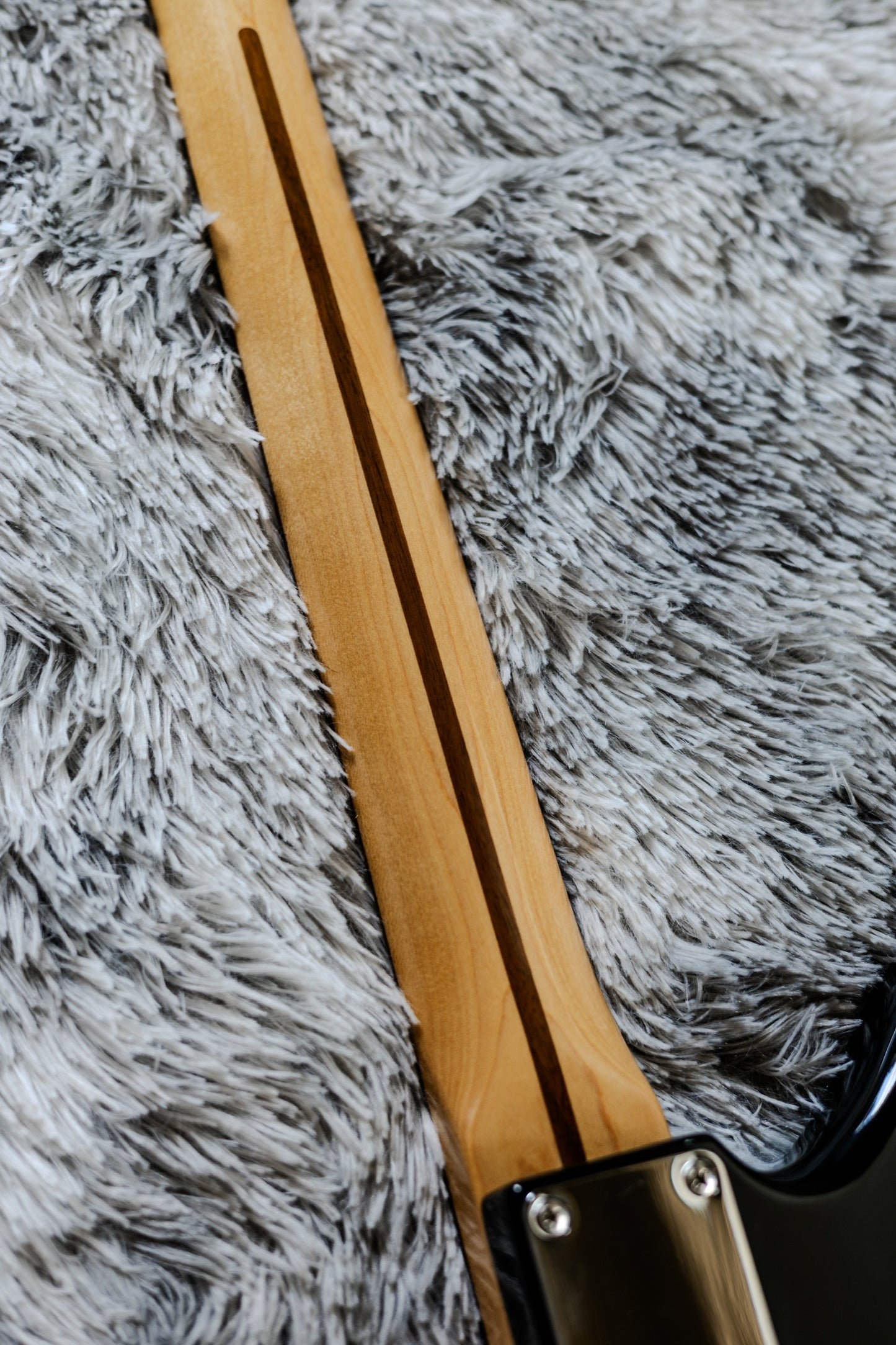 Fender Special Edition Blacktop Jazzmaster HH Stripe 2015-2016 - Black with Candy Apple Red Racing Stripe