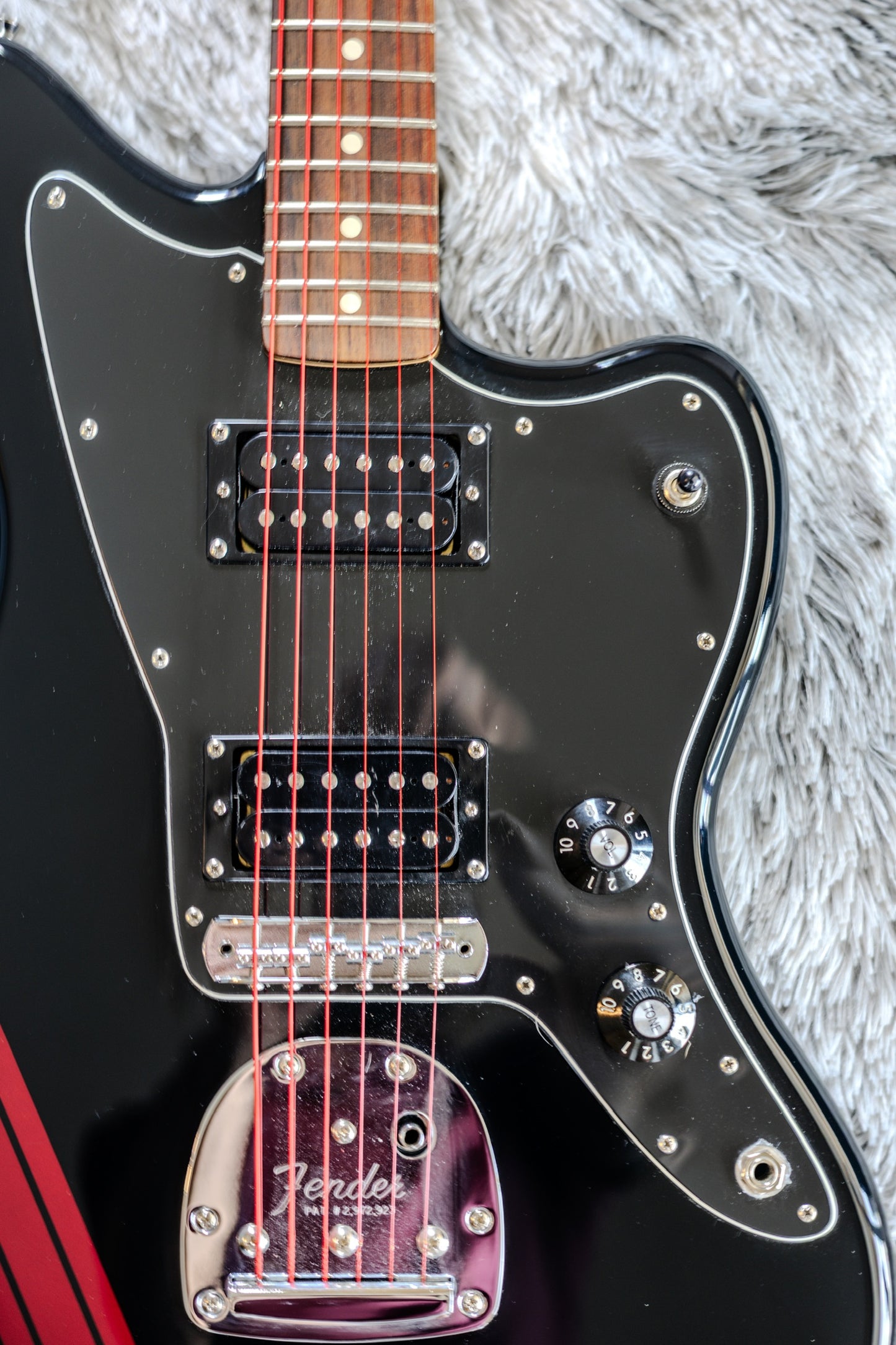 Fender Special Edition Blacktop Jazzmaster HH Stripe 2015-2016 - Black with Candy Apple Red Racing Stripe