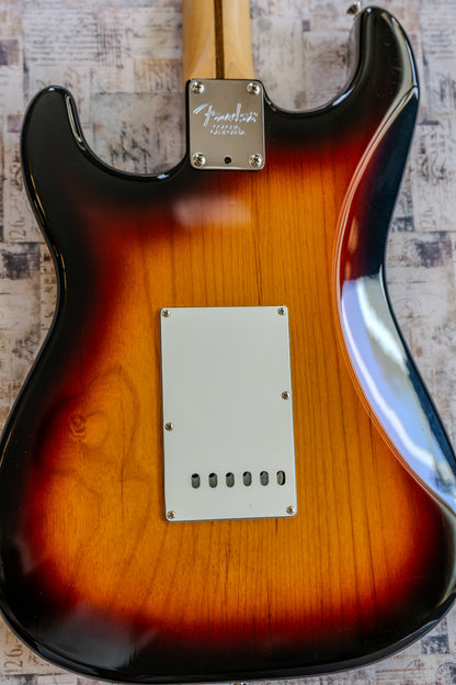 Fender Standard Stratocaster with Maple Fretboard 1998 - 2005 - Brown Sunburst