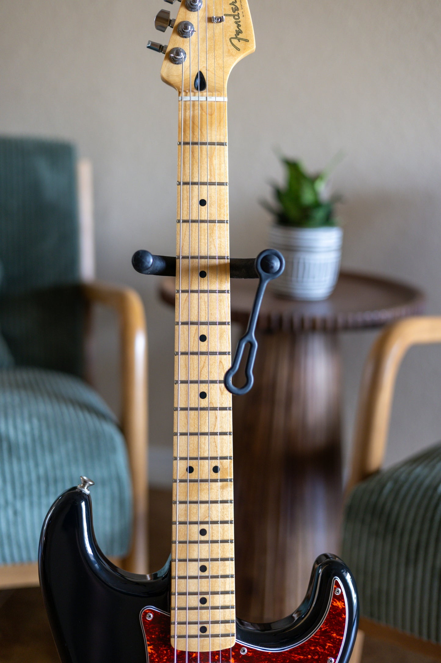 Fender FSR Special Edition Standard Stratocaster with Maple Fretboard 2018 - Black