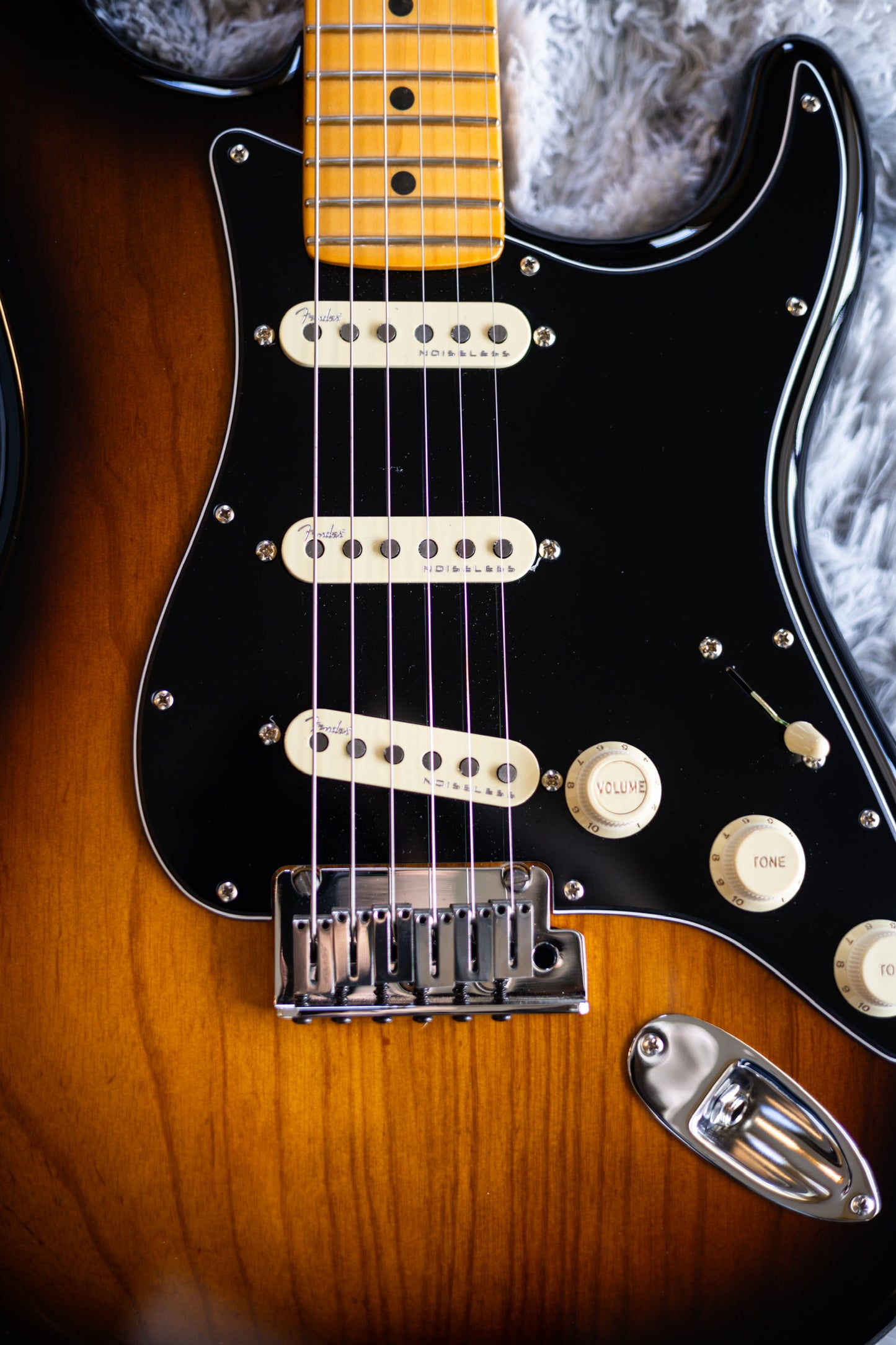 Fender American Ultra Luxe Stratocaster with Maple Fretboard 2021 - Present - 2-Color Sunburst