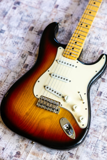 Fender Stratocaster with 3-Bolt Neck, Maple Fretboard 1971 - 1977 - Sunburst