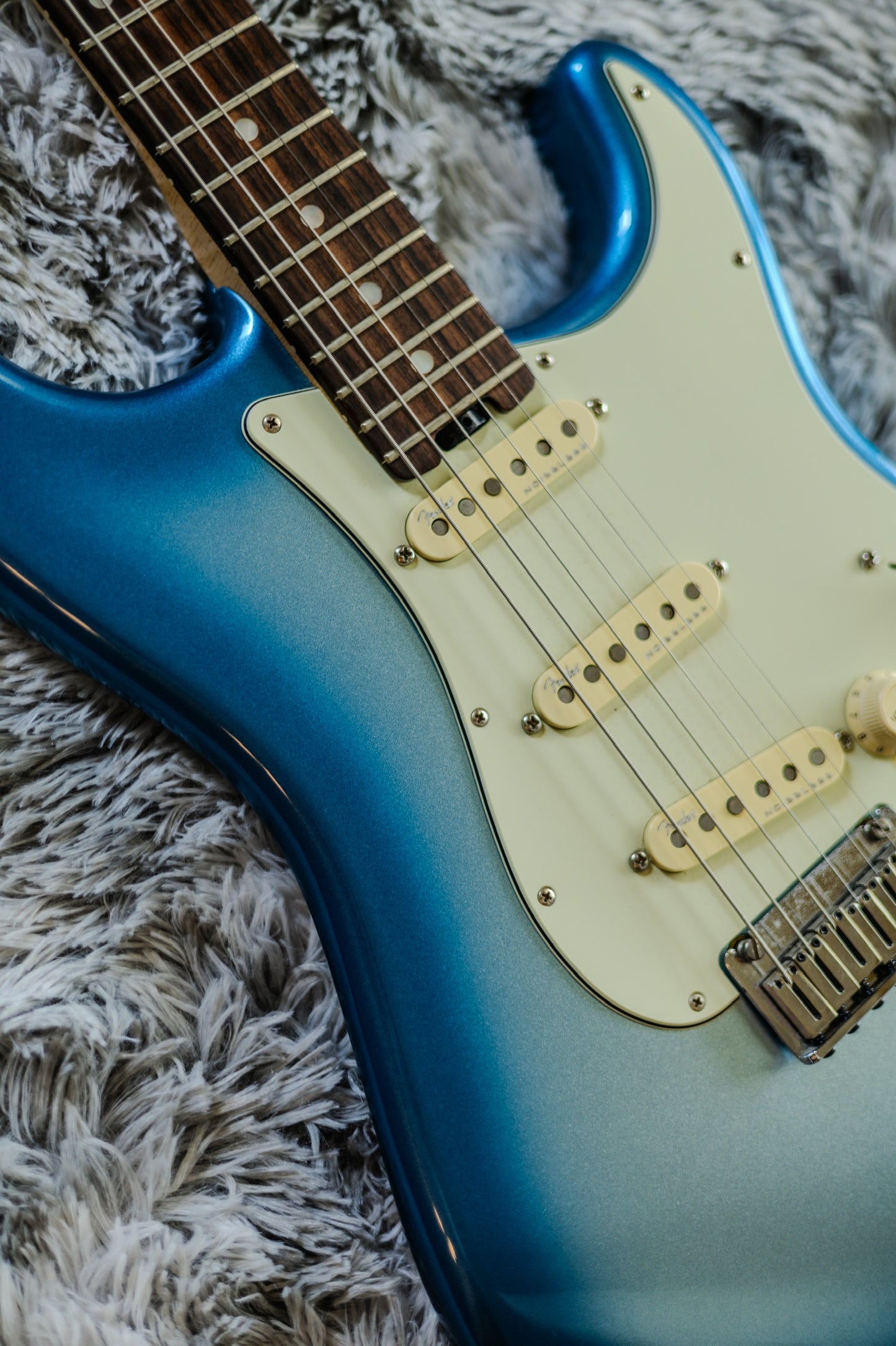 Fender American Elite Stratocaster with Rosewood Fretboard 2016 - 2019 - Sky Burst Metallic