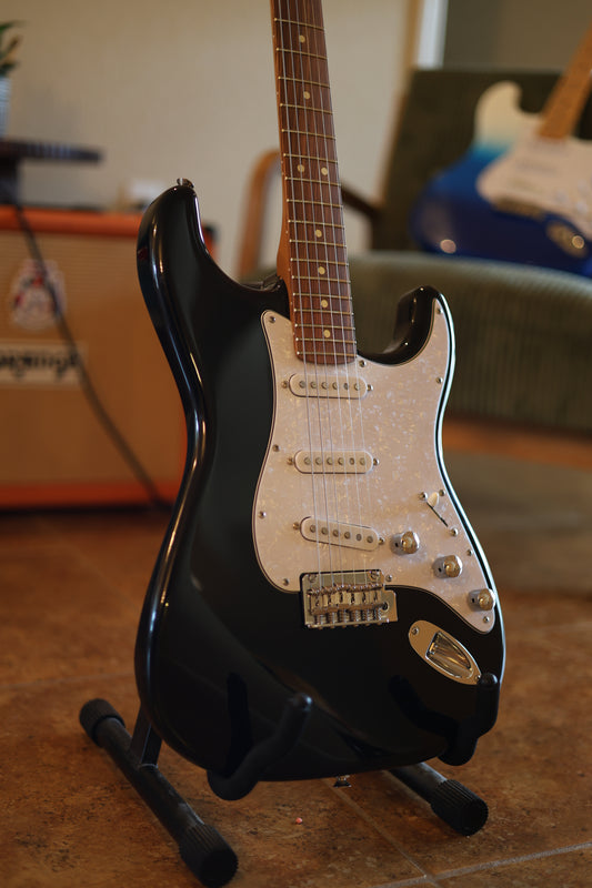 Fender Player Stratocaster with Pau Ferro Fretboard 2018 - Present - Black