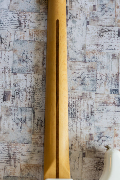 Fender Player Stratocaster with Maple Fretboard 2018 - Present - Polar White