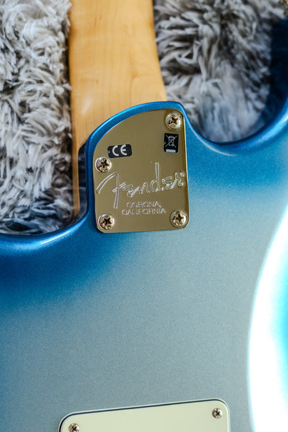 Fender American Elite Stratocaster with Rosewood Fretboard 2016 - 2019 - Sky Burst Metallic