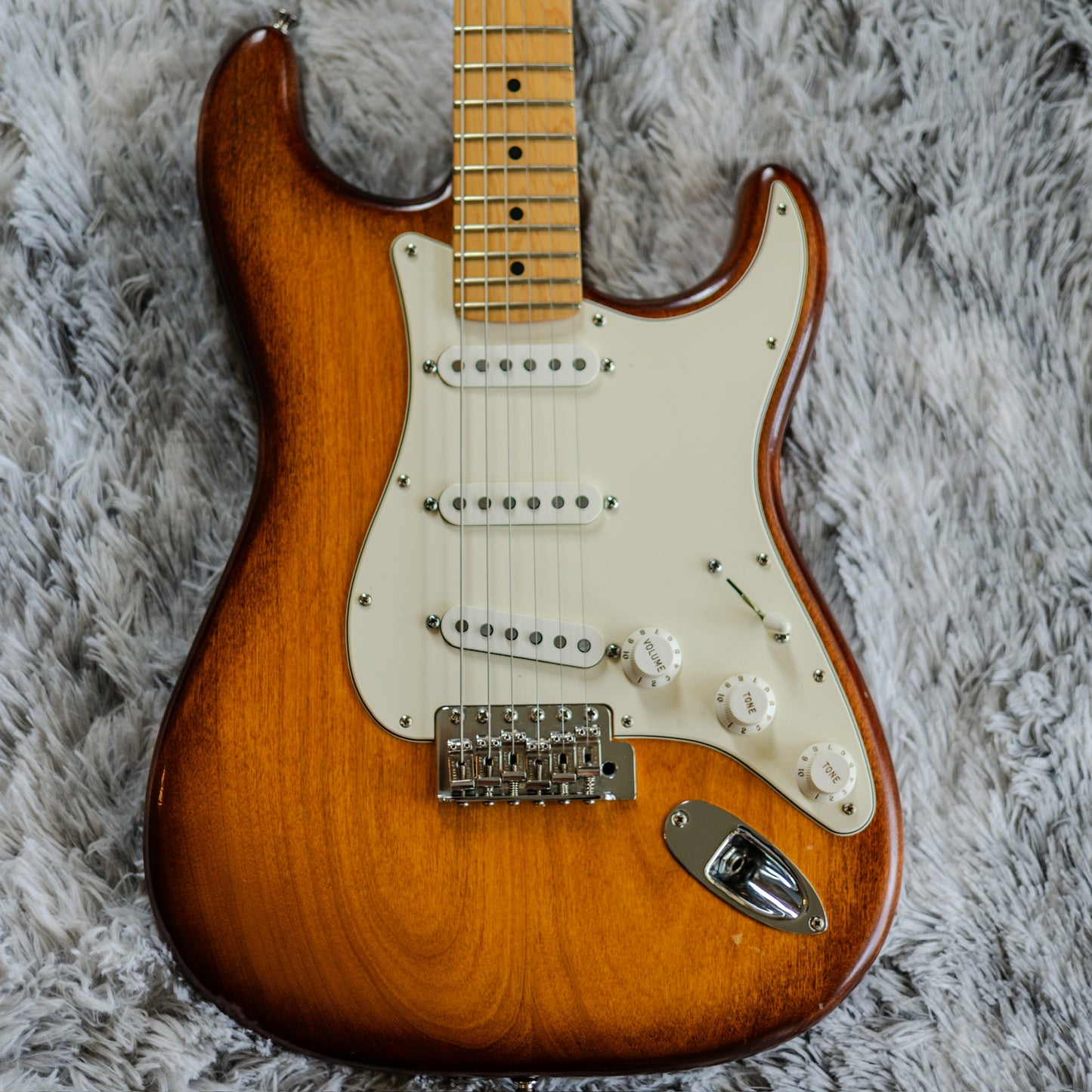 Fender USA Nitro Satin Series Stratocaster 2012 - 2014 - Honeyburst