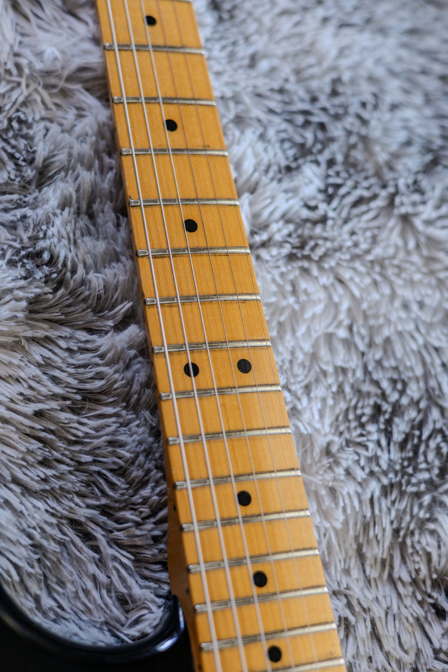 Fender Standard Stratocaster with Maple Fretboard 2006 - 2017 - Brown Sunburst