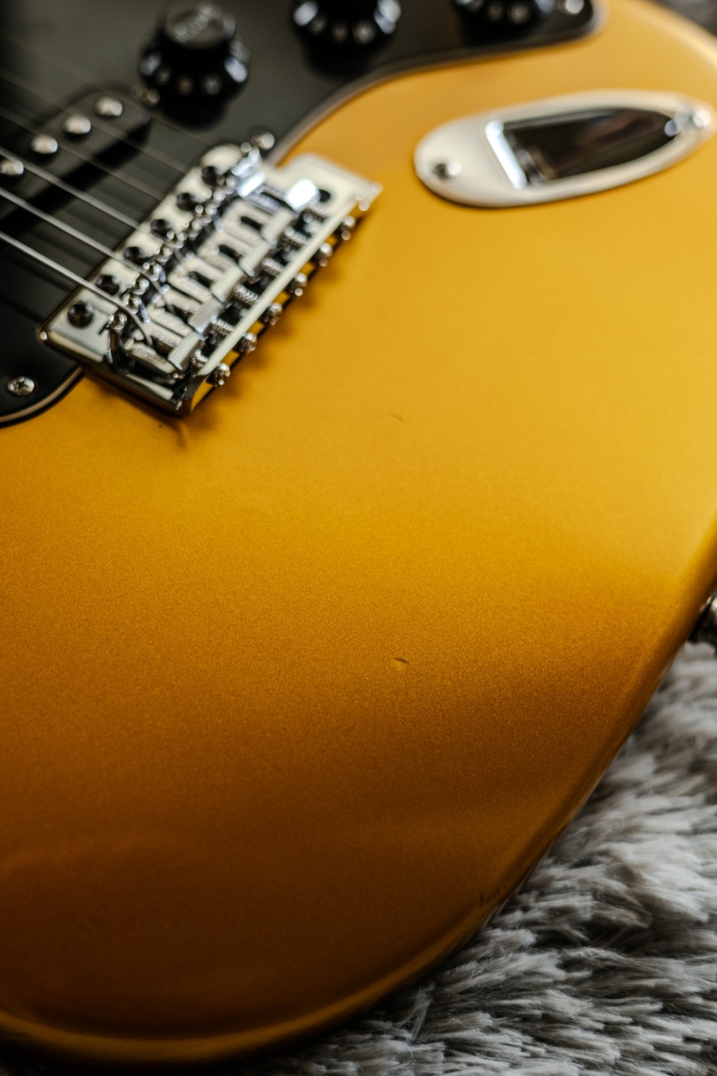 ULTRA RARE Fender Standard Stratocaster Satin with Maple Fretboard 2014 - Blaze Gold