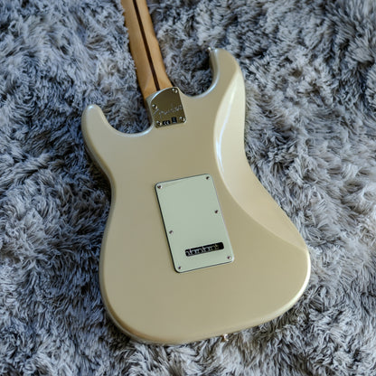 MINTY Fender Deluxe Stratocaster HSS with Maple Fretboard 2017 - 2021 - Blizzard Pearl