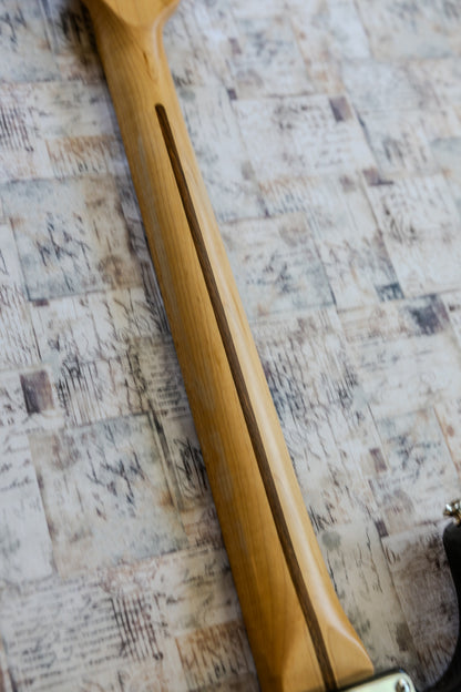 Fender Standard Stratocaster with Maple Fretboard 1998 - 2005 - Brown Sunburst