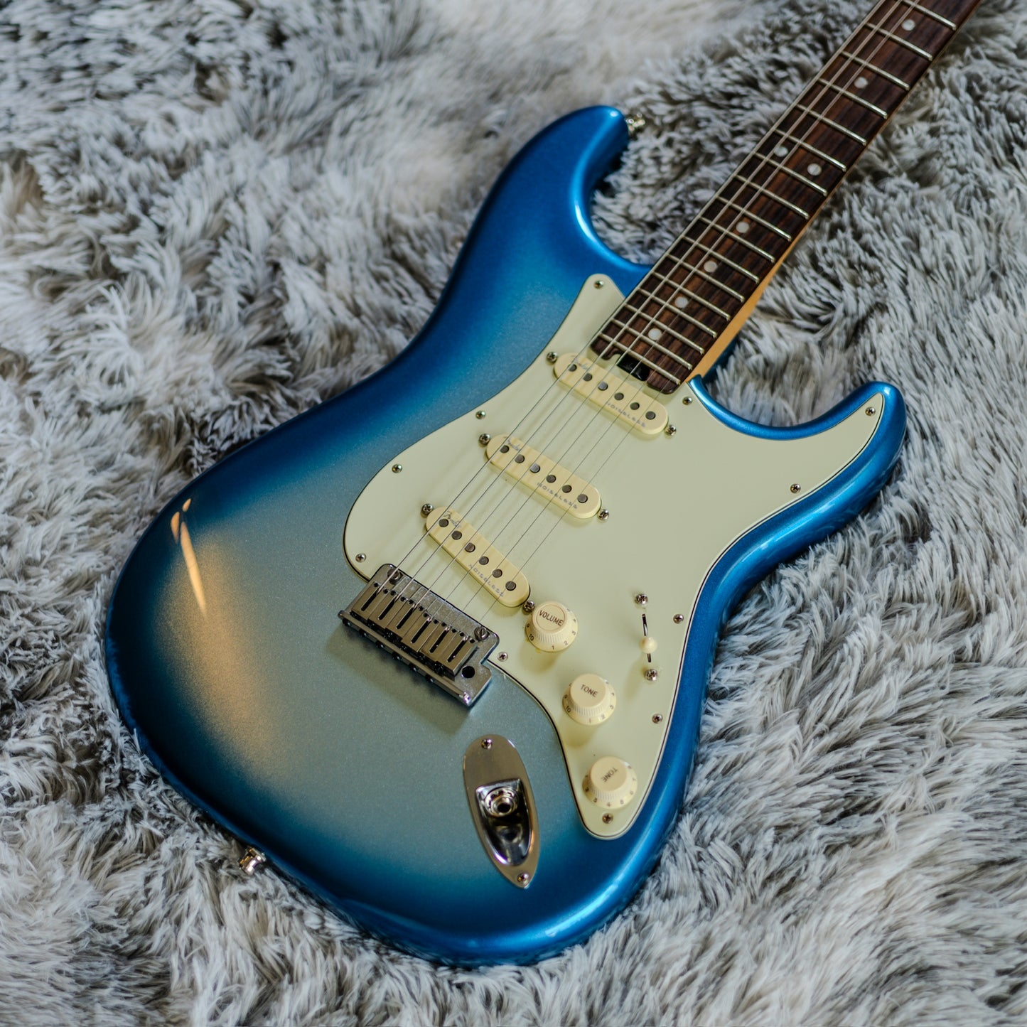 Fender American Elite Stratocaster with Rosewood Fretboard 2016 - 2019 - Sky Burst Metallic