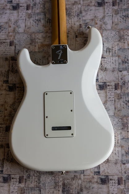 Fender Player Stratocaster with Maple Fretboard 2018 - Present - Polar White
