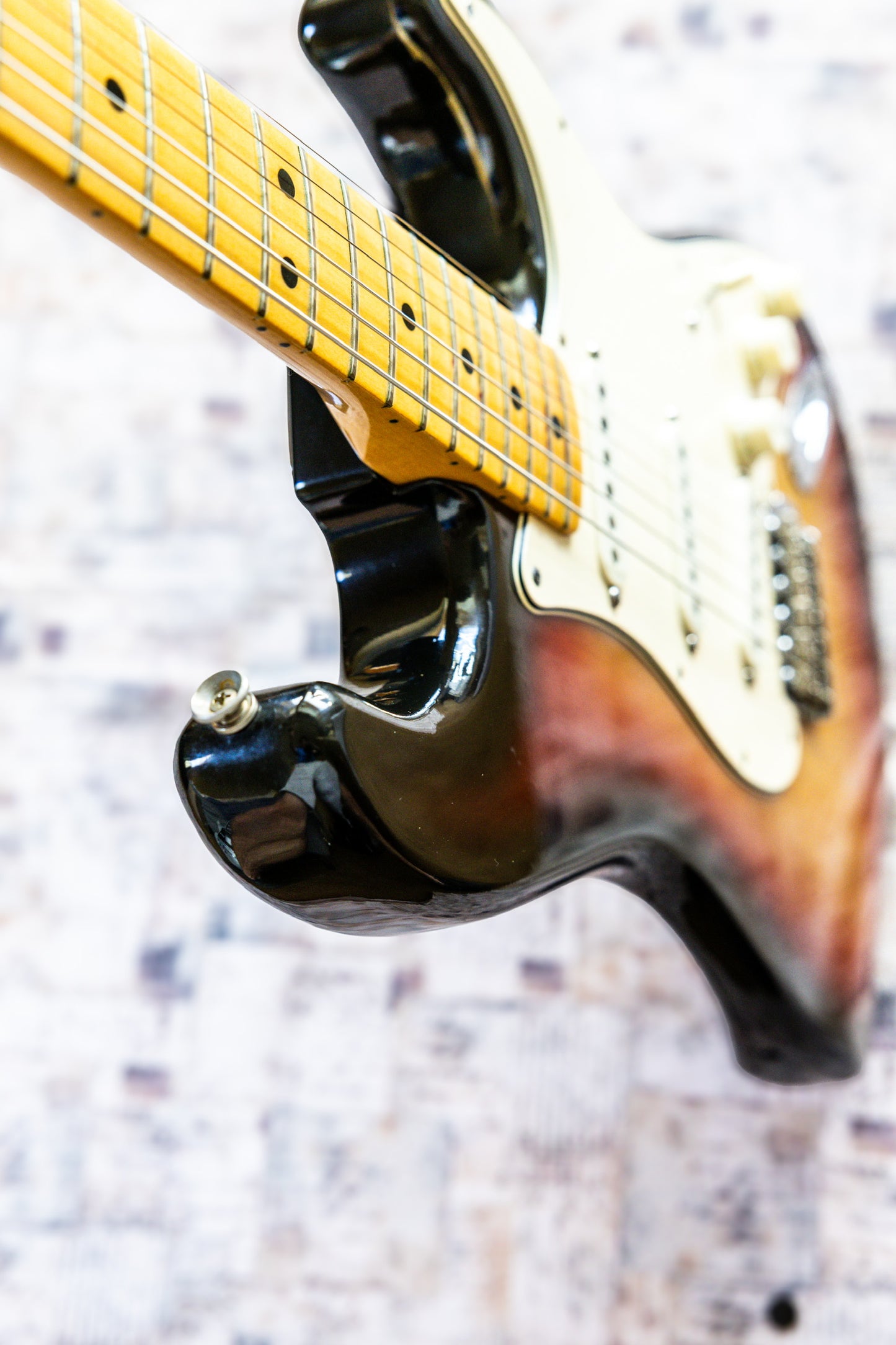 Fender Stratocaster with 3-Bolt Neck, Maple Fretboard 1971 - 1977 - Sunburst
