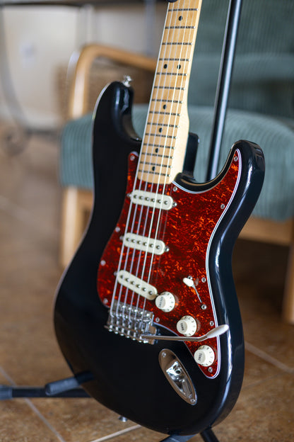 Fender FSR Special Edition Standard Stratocaster with Maple Fretboard 2018 - Black