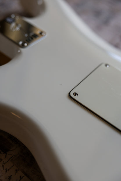 Fender Player Stratocaster with Maple Fretboard 2018 - Present - Polar White