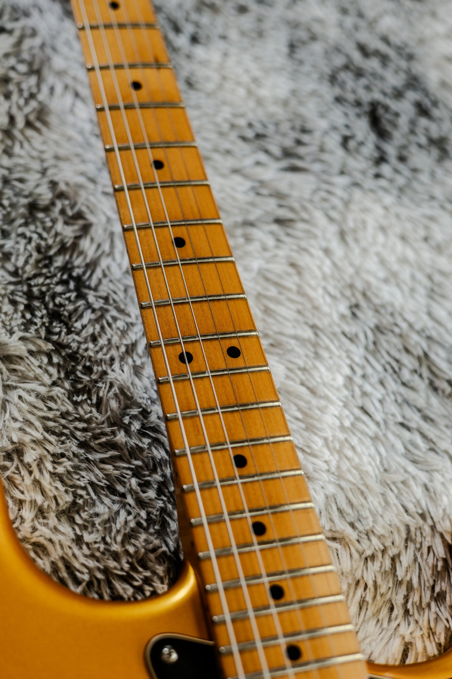 ULTRA RARE Fender Standard Stratocaster Satin with Maple Fretboard 2014 - Blaze Gold