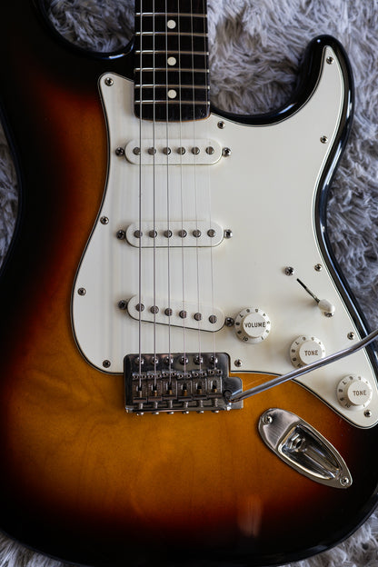 Fender Standard Stratocaster with Maple Fretboard 2006 - 2017 - Brown Sunburst