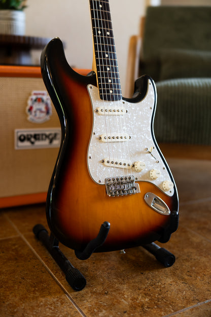 Fender Standard Stratocaster with Maple Fretboard 1998 - 2005 - Brown Sunburst