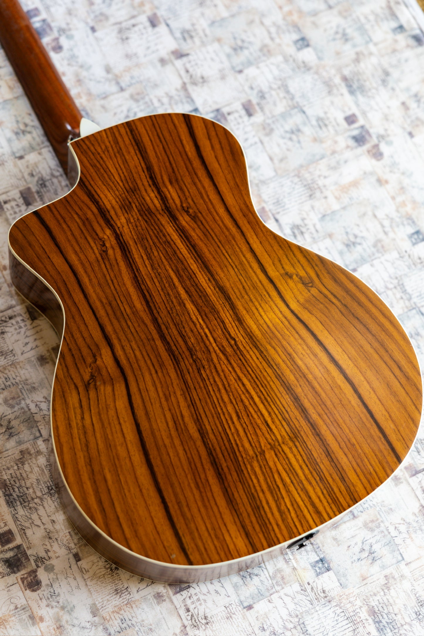 Taylor 214ce-SB DLX with ES2 Electronics 2014 - 2015 - Sunburst