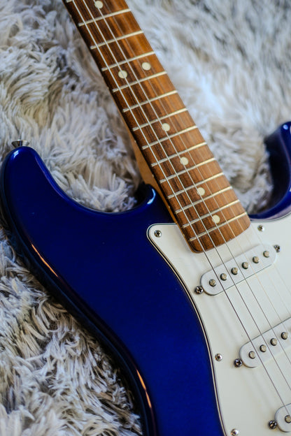 Fender Standard Stratocaster with Rosewood Fretboard 1998 - 2001 - Midnight Blue