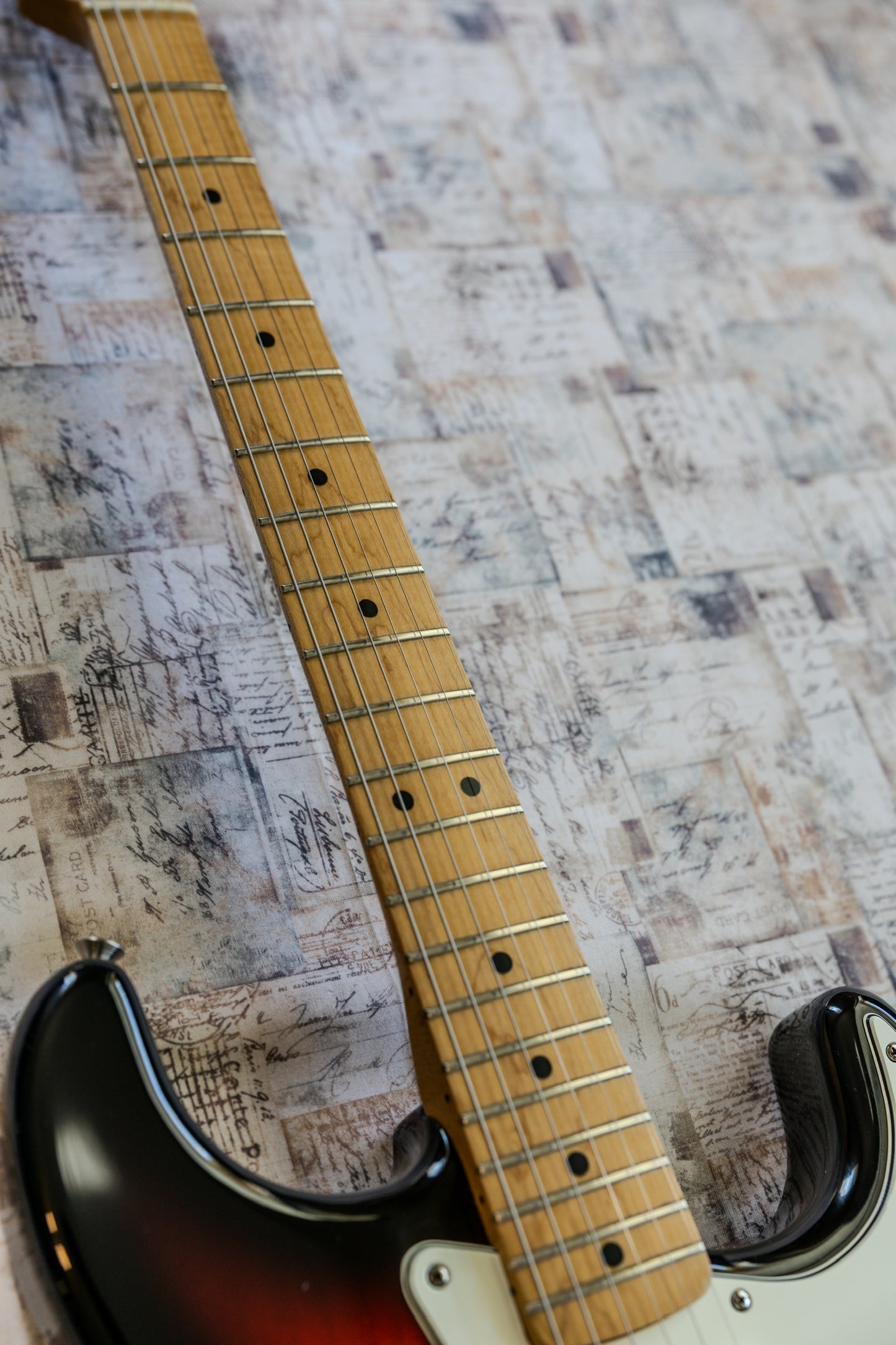 Fender Standard Stratocaster with Maple Fretboard 1998 - 2005 - Brown Sunburst