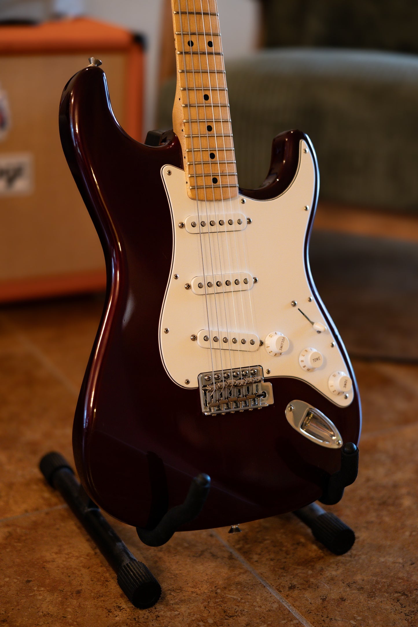 Fender Standard Stratocaster with Maple Fretboard 2006 - 2014 - Midnight Wine