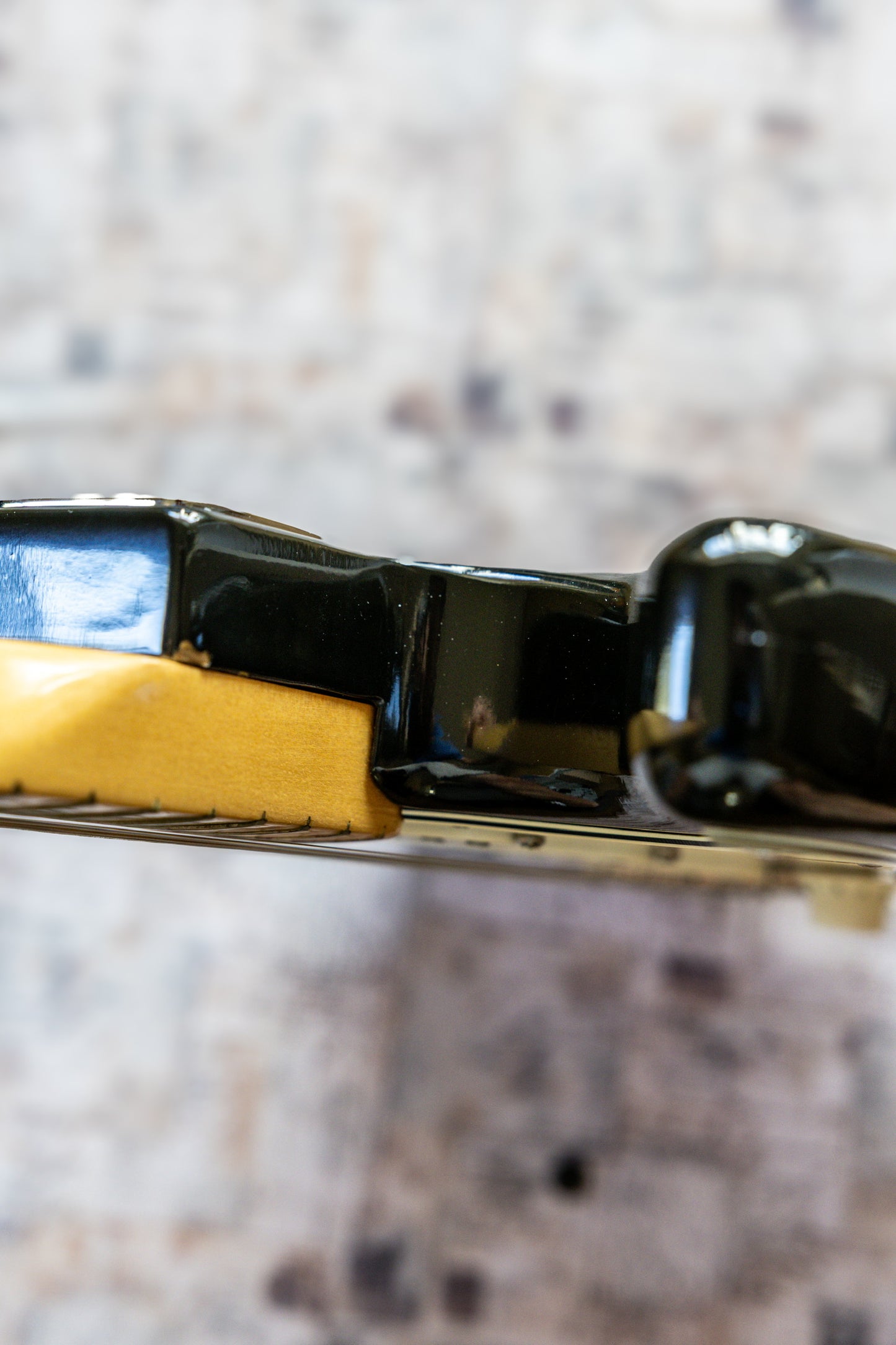 Fender Stratocaster with 3-Bolt Neck, Maple Fretboard 1971 - 1977 - Sunburst