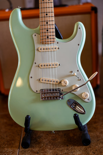 Fender Player Stratocaster with Maple Fretboard 2019 - 2021 - Surf Pearl limited edition