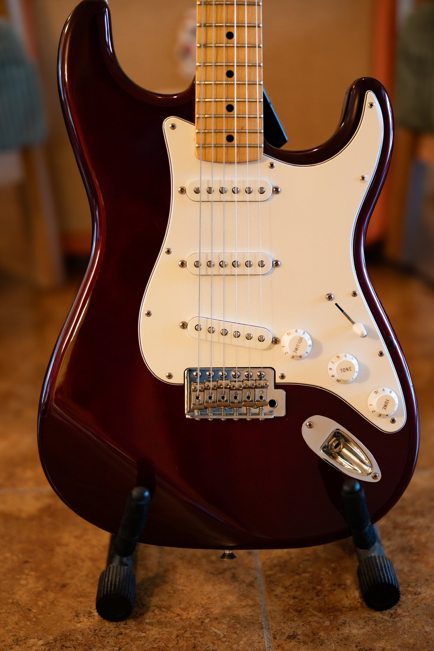 Fender Standard Stratocaster with Maple Fretboard 2006 - 2014 - Midnight Wine